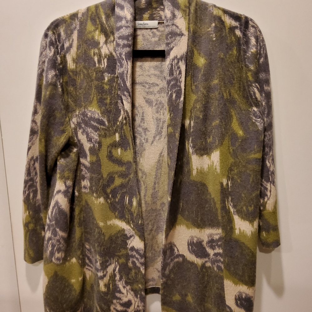 Neiman marcus cashmere cardigan Medium